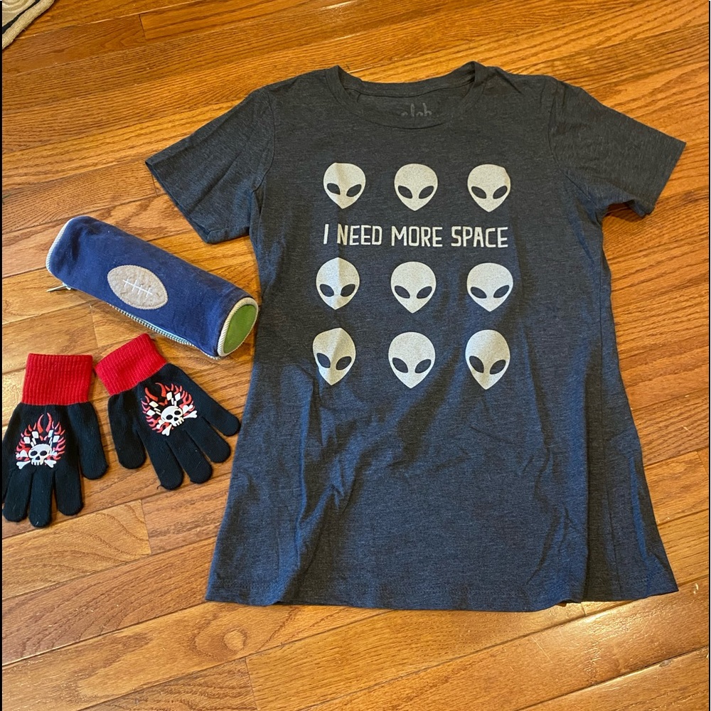 Boys t-shirt, gloves & pencils case.
